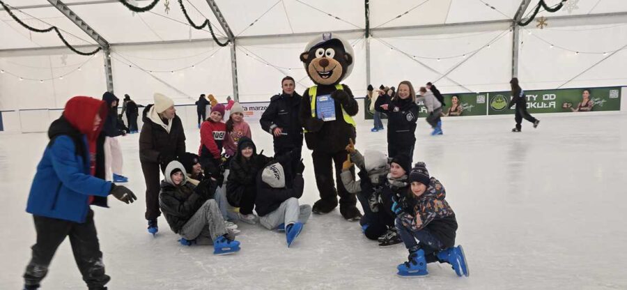Bezpiecznie na lodowisku – policyjna akcja w Rzeszowie