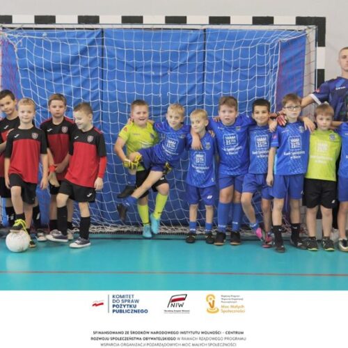 Rodzinny turniej „Piłka łączy” w Błażkowej. Rodzinny turniej zwieńczył projekt „Zgrani offline”